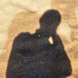 两峰夹小溪地湿又无泥的用法
